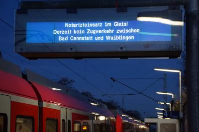 Stuttgart Bad Cannstatt: Verletzte Person bei S Bahn Unfall
